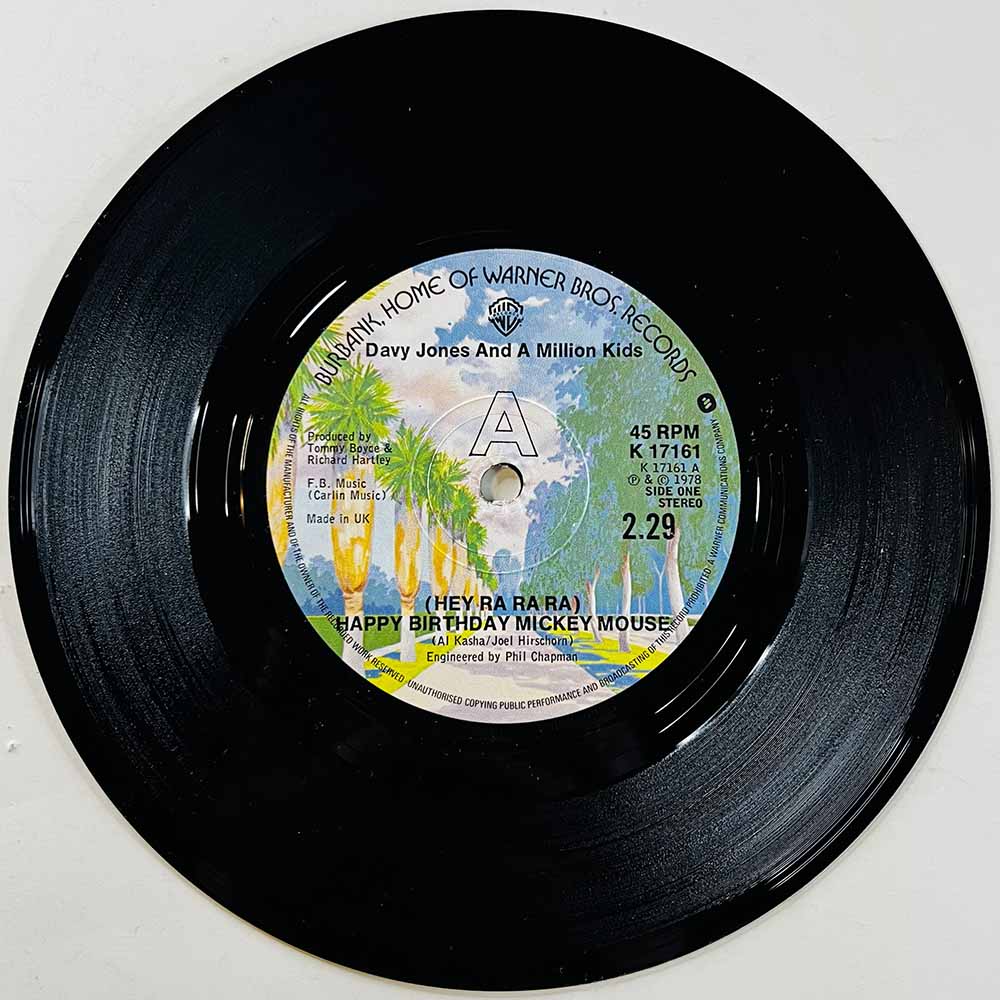 Jones Davy Käytetty 7” ei kuvakantta (Hey Ra Ra Ra) Happy Birthday Mickey Mouse  kansi Ei kuvakantta levy EX käytetty vinyylisin