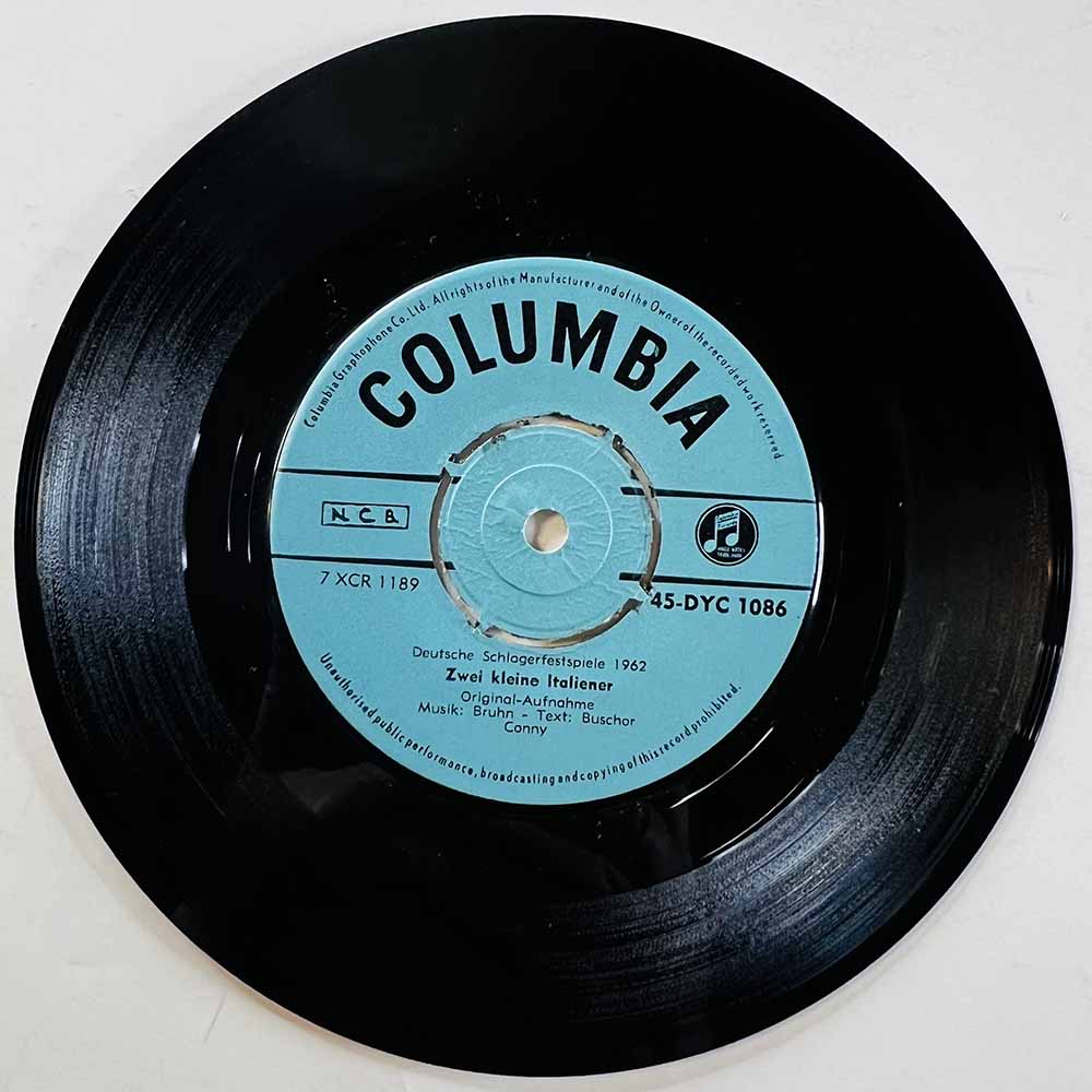 Conny Froboess Käytetty 7” ei kuvakantta Zwei Kleine Italiener / Hallo, Hallo, Hallo  kansi Ei kuvakantta levy EX- käytetty viny