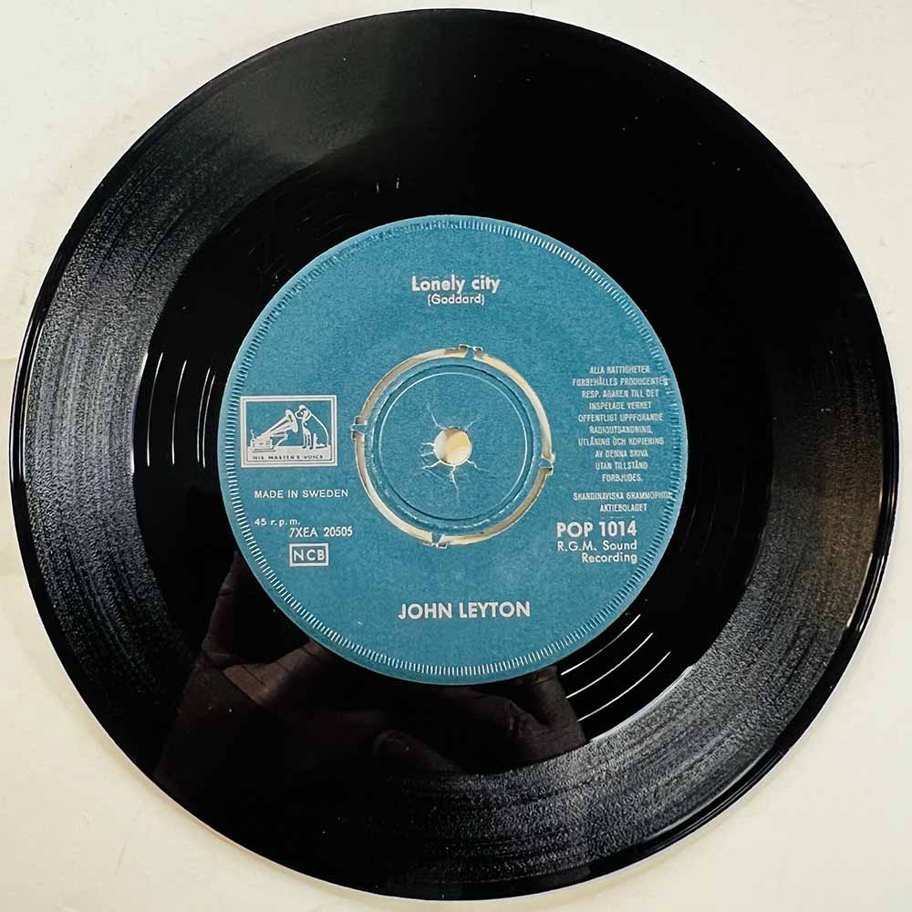 Leyton John Käytetty 7” ei kuvakantta Lonely City  kansi Ei kuvakantta levy EX- käytetty vinyylisingle