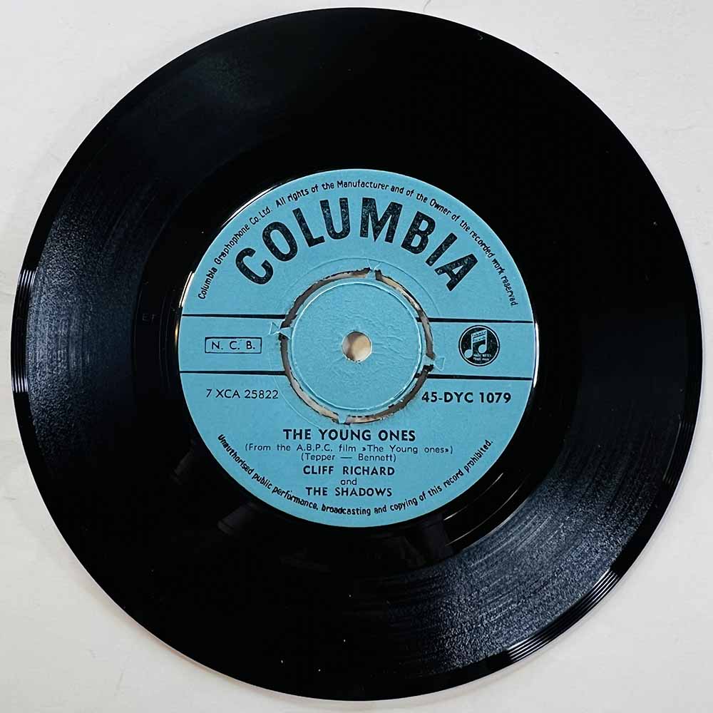 Cliff Richard & The Shadows 1962 45-DYC 1079 The Young Ones begagnad singelskiva