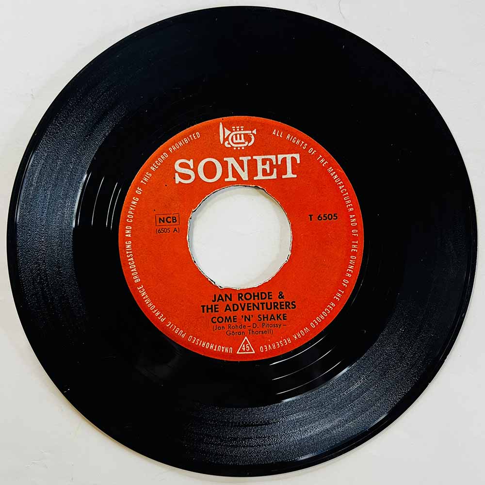 Jan Rohde & The Adventurers (2) Käytetty 7” ei kuvakantta Come 'N' Shake  kansi Ei kuvakantta levy VG käytetty vinyylisingle
