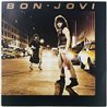 Bon Jovi LP Bon Jovi, kuvapussi jossa sanat  kansi EX levy EX Käytetty LP