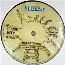 Uriah Heep LP Look at yourself  kansi EX- levy EX Käytetty LP