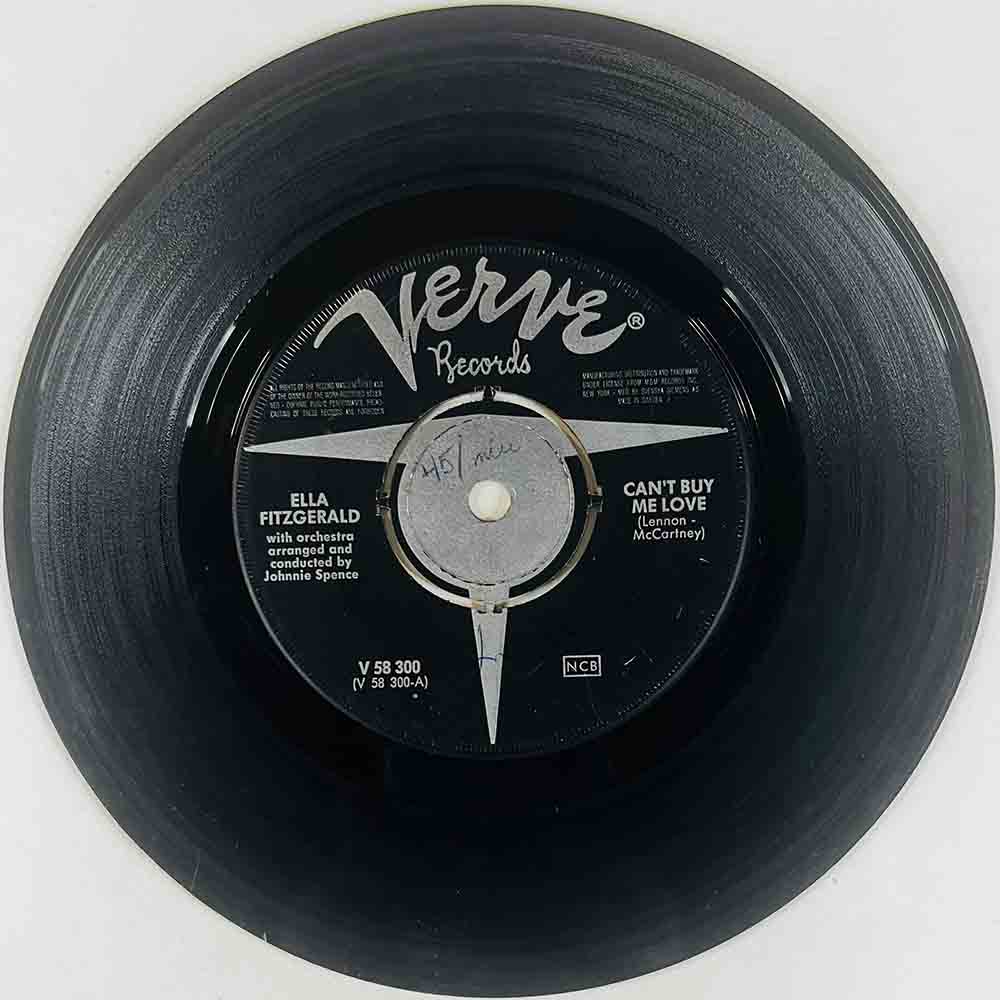Fitzgerald Ella Käytetty 7” ei kuvakantta Can't Buy Me Love / The Sweetest Sounds  kansi Ei kuvakantta levy VG vinyylisingle