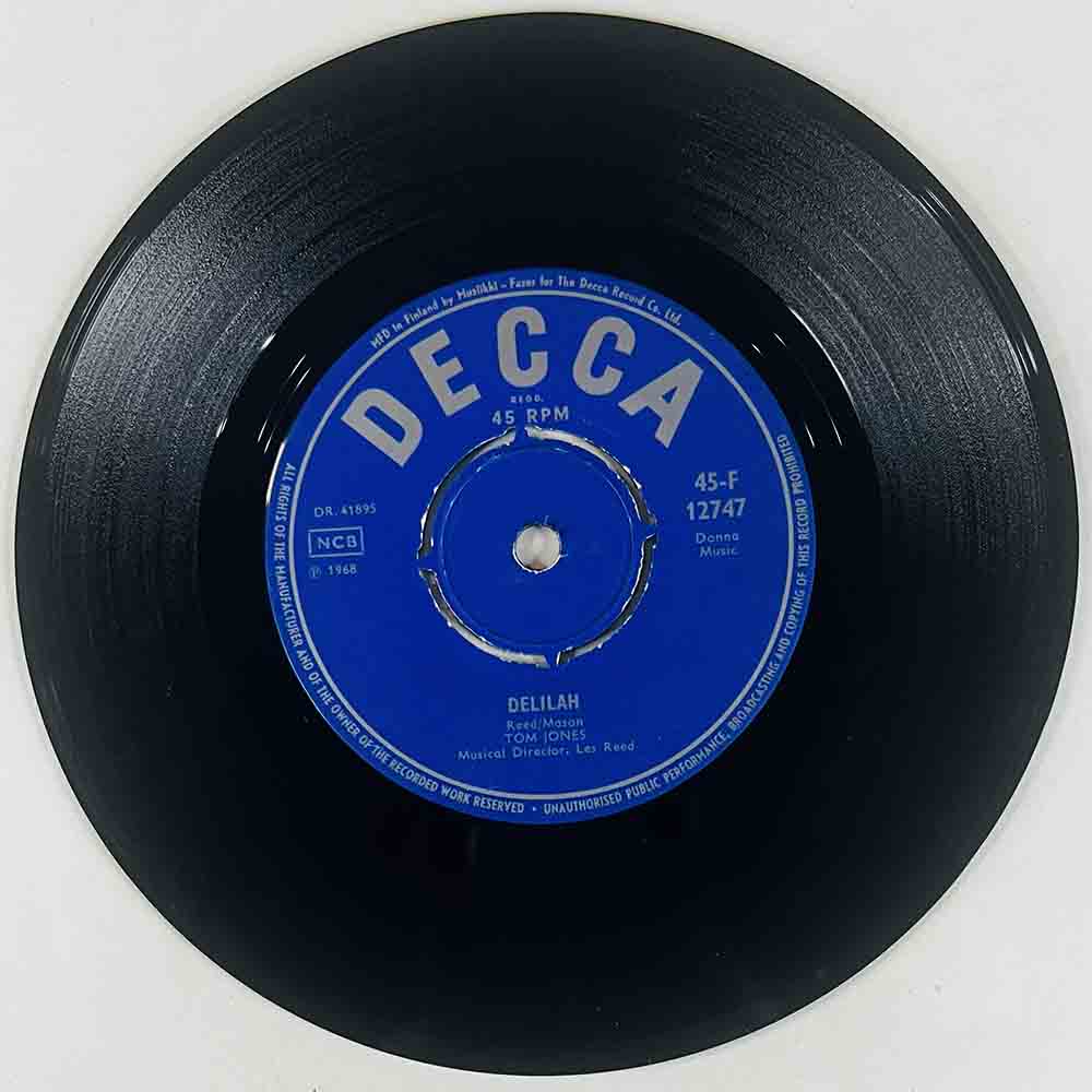 Jones Tom Käytetty 7” ei kuvakantta Delilah / Smile  kansi Ei kuvakantta levy VG vinyylisingle