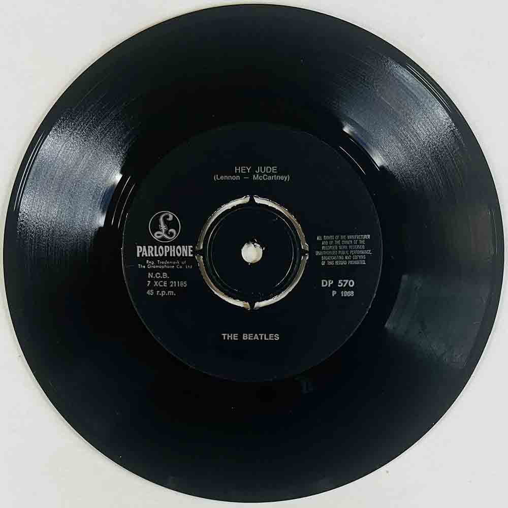 Beatles Käytetty 7” ei kuvakantta Hey Jude / Revolution  kansi Ei kuvakantta levy kunnottelematon vinyylisingle