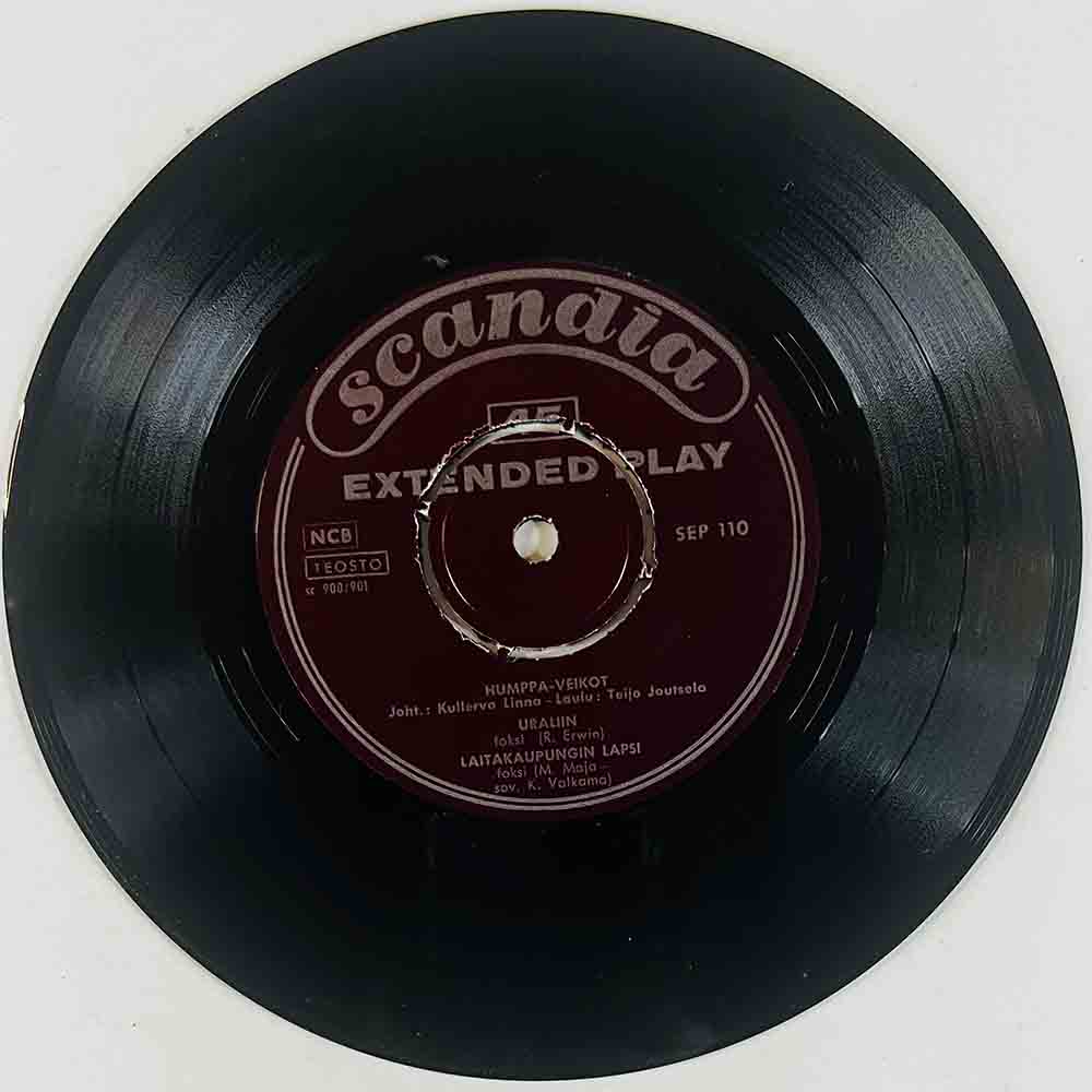 Humppa-Veikot Käytetty 7” ei kuvakantta Konsertissa EP  kansi Ei kuvakantta levy EX- vinyylisingle