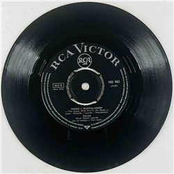Carola Käytetty 7” ei kuvakantta Chico - Mustalainen / Nousee Päivä  kansi Ei kuvakantta levy VG+ vinyylisingle