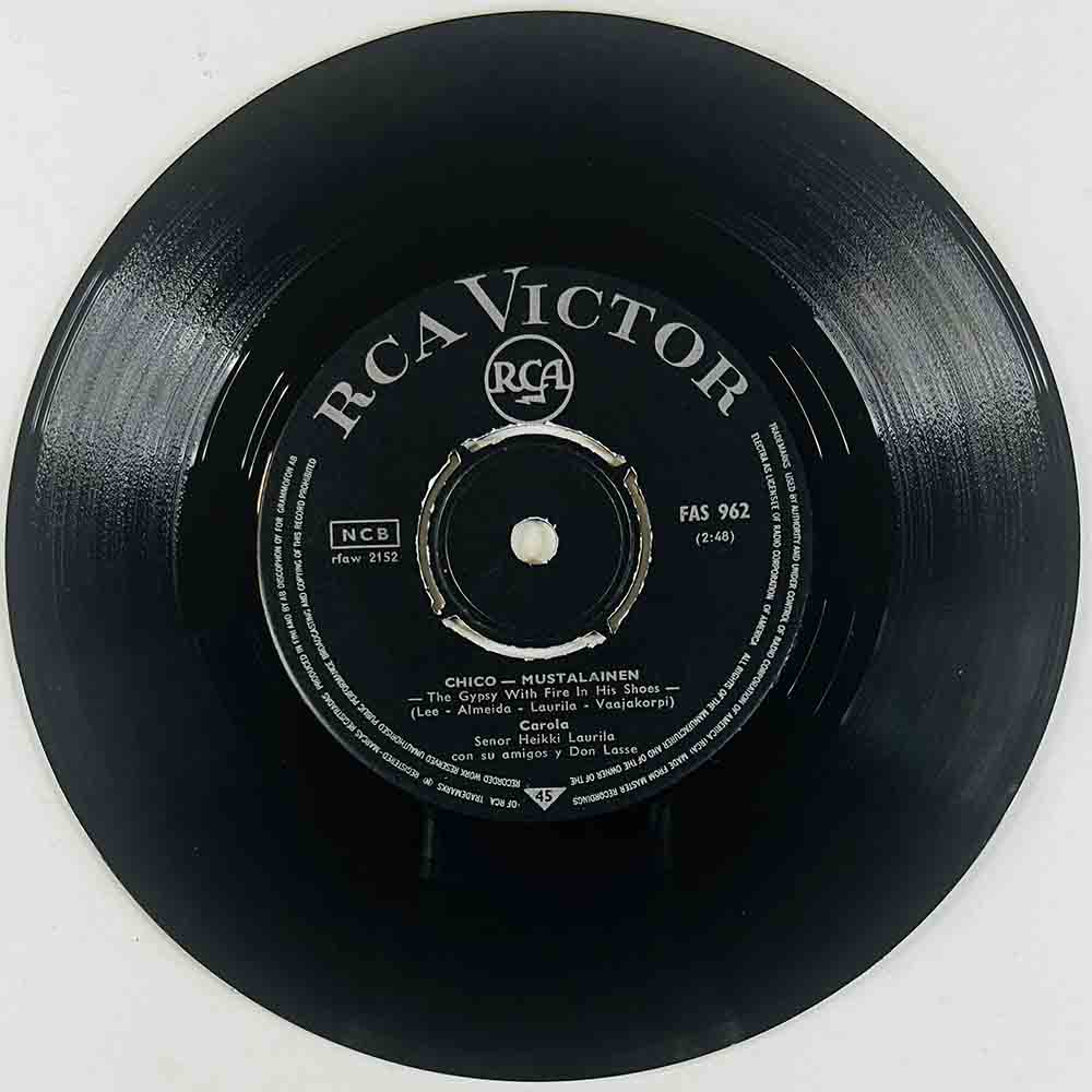 Carola Käytetty 7” ei kuvakantta Chico - Mustalainen / Nousee Päivä  kansi Ei kuvakantta levy VG+ vinyylisingle