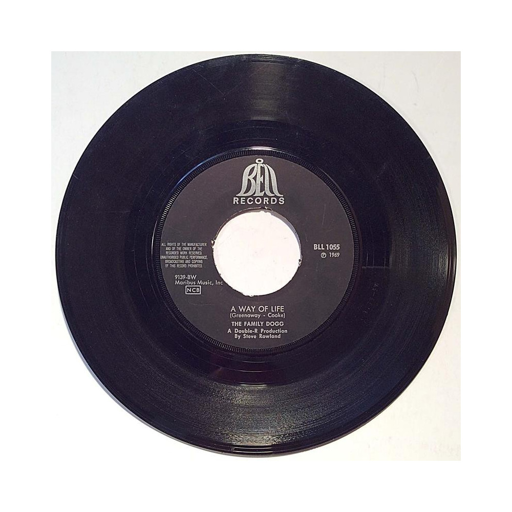 Family Dogg : A Way Of Life / Throw It Away - begagnad singelskiva