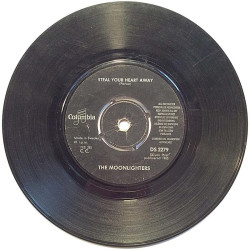 Moonlighters : Steal your heart away / Heart of stone - begagnad singelskiva