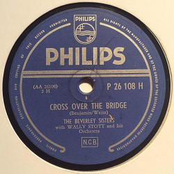 Beverley Sisters : Somebody bad stole de wedding bell / Cross over the bridge - shellac 78 rpm record