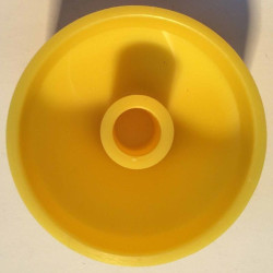 Adapteri keltaista muovia 1985  keskittää vinyylisinglet levylautaselle Accessories