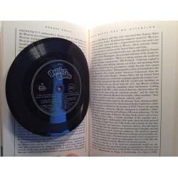 Border Radio Hardcover : by Gene Fowler & Bill Crawford - Något använd bok