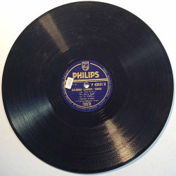 Tuomi Veikko: Kun juna lähti / Suloinen lumous  kansi paperikansi/muovitasku levy VG savikiekko gramofonilevy