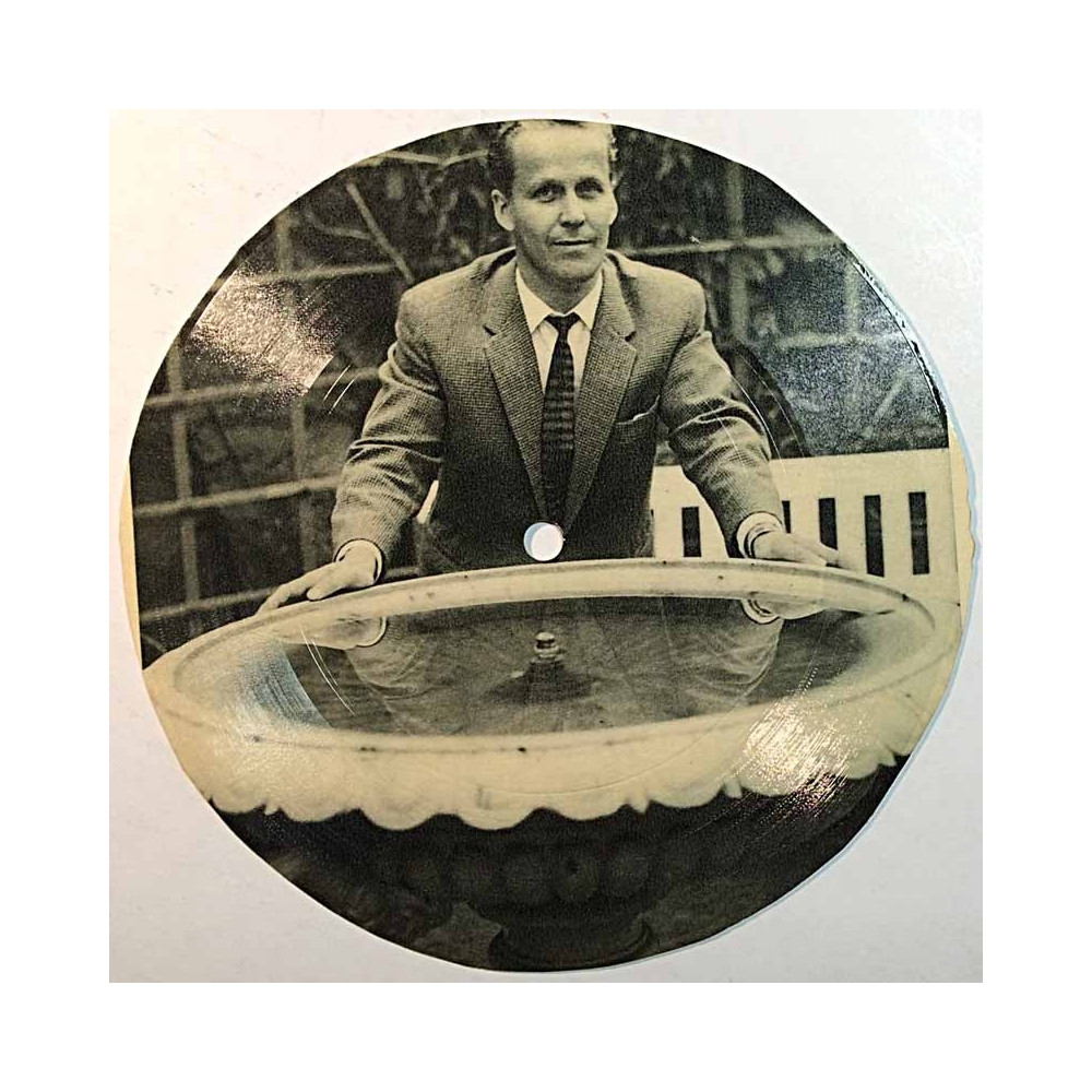 Postikorttilevy leikattu pyöreäksi 15cm 1958  Kalevi Korpi; Lumous begagnad singelskiva